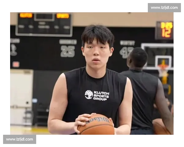 杨瀚森白衣闪耀富保罗庆功宴！湖人锋线新星助阵，四首轮秀彰显 Klutch 统治力